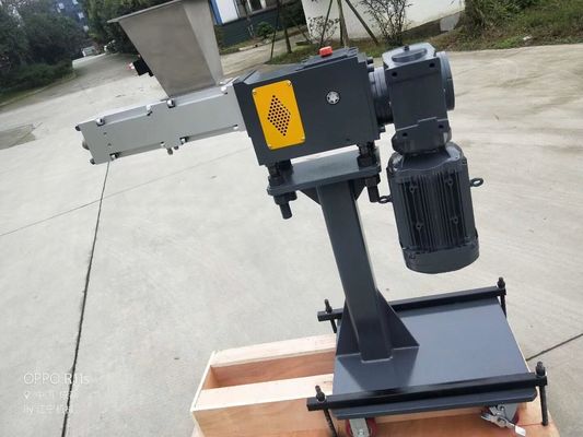 تهتز الدورية التوأم برغي الطارد الجانب المغذية D2 المواد ل WPC الطارد